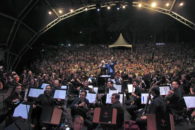 Fafá de Belém também canto no aniversário de 200 anos da cidade. Divulgação