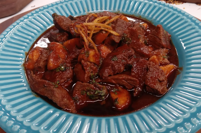 Picadinho de carne com banana | Band Receitas