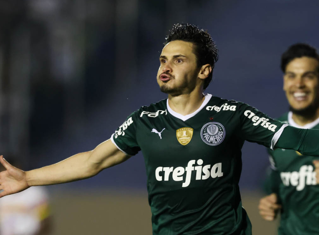 Veiga e Danilo marcam, Palmeiras vence Juazeirense e avança na Copa do Brasil