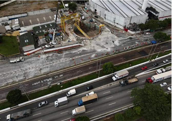 Desabamento na obra da linha 6 do metrô interditou duas pistas da Marginal Tietê Divulgação/Governo do Estado de São Paulo