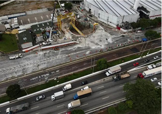 Desabamento na obra da linha 6 do metrô interditou duas pistas da Marginal Tietê