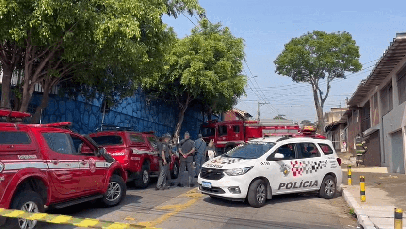 Incêndio começou em um dos quartos da casa na madrugada deste sábado (10) Foto: Reprodução