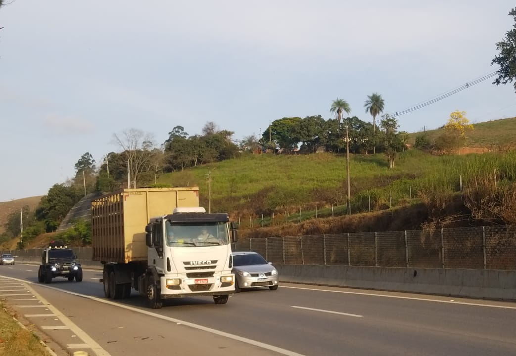 Tamoios com trânsito tranquilo neste final de tarde para quem está subindo a serra Rauston Naves/Vale Urgente