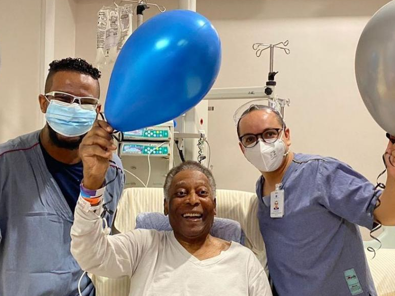 Recuperado após cirurgia, Pelé recebeu alta hospitalar nesta quinta (30) Reprodução/Instagram