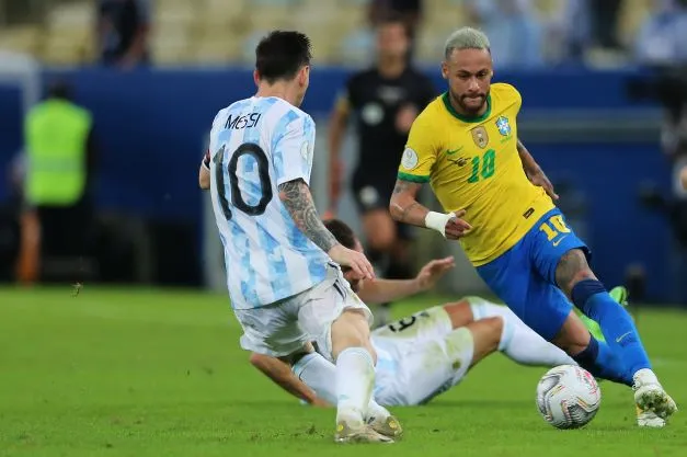 Neymar e Messi, agora companheiros de time, se enfrentam em Brasil x Argentina