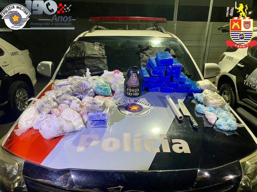 PM apreende 20 quilos de drogas e coletes à prova de balas no Banhado, em São José dos Campos Divulgação/Polícia Militar