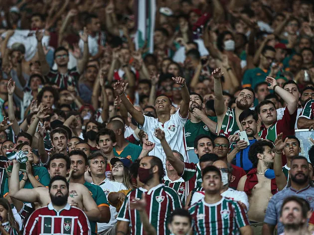 Torcida do Fluminense apoiando o time no Maracanã