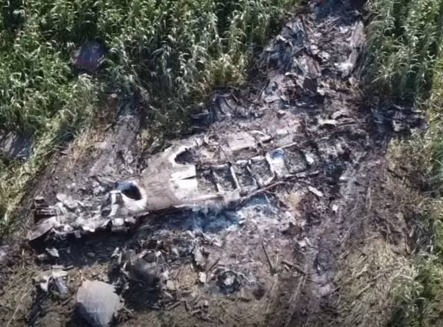 Durante a manhã, foram divulgadas imagens que mostram os destroços do avião Reprodução