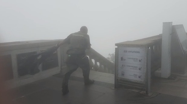 Cidade do Rio de Janeiro entrou em estágio de mobilização devido a forte ventania que atingiu pontos da Região Metropolitana Foto: João Fraga/TV Band