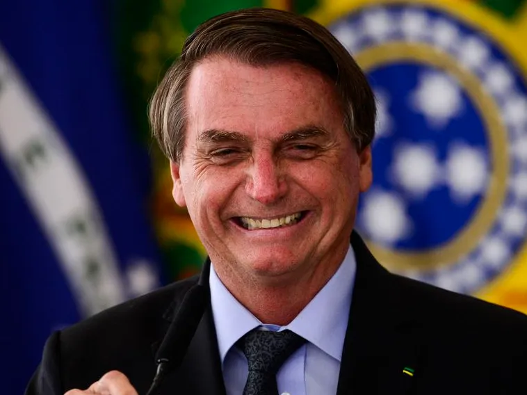 Bolsonaro volta atrás e afirma agora em vetar excesso do fundo eleitoral. Anteriormente, o presidente tinha prometido veto total.