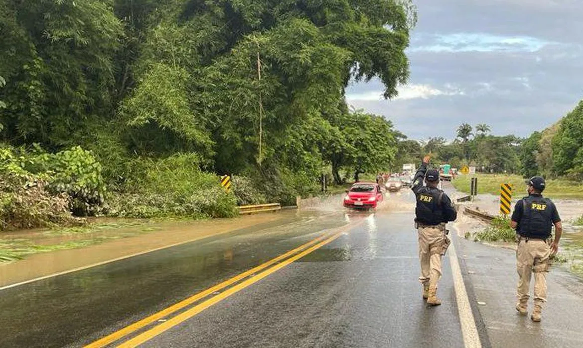 A Bahia tem 37 trechos de rodovias atingidos pelas fortes chuvas