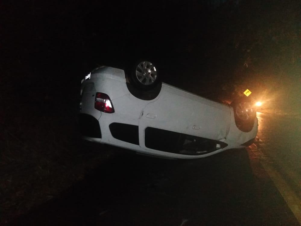 Minivan com pacientes tomba na rodovia SP-50 em São José dos Campos Nielison Aparecido da Silva/Colaboração