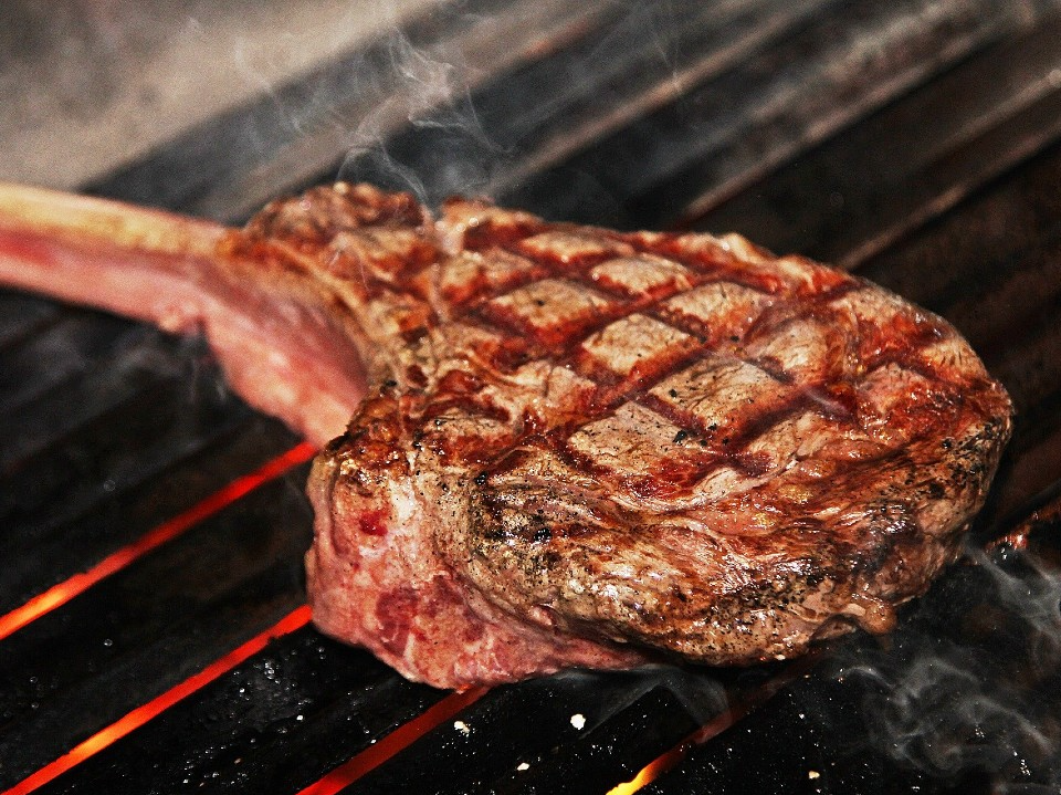 Para quem gosta de cozinhar, o tomahawk é uma carne marmorizada Pixabay