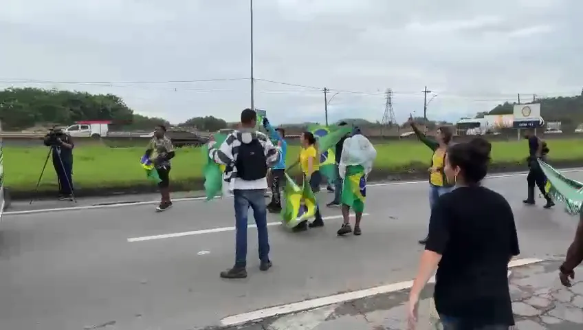 As manifestações tiveram início após o resultado das eleições  Ouvinte BandNews FM