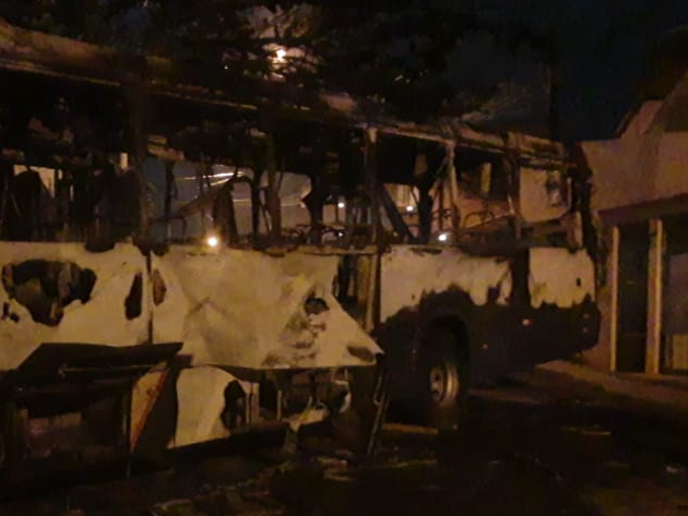 Ônibus é incendiado em Jacareí Arquivo pessoal