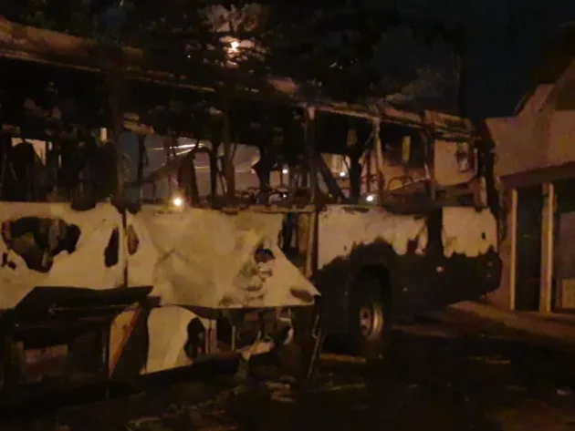 Ônibus é incendiado em Jacareí
