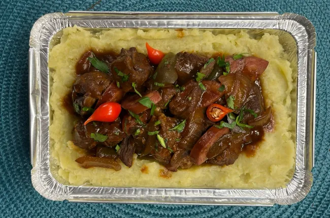 Marmita de carne de panela com purê de batata-doce | Band Receitas