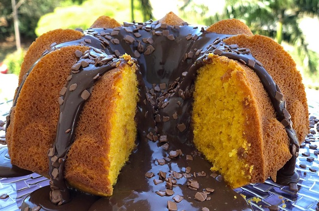 Bolo de cenoura com chocolate é uma delícia Reprodução/Instagram