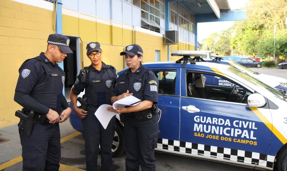 Equipe da Patrulha Maria da Penha recebe da Justiça a lista de vítimas para atendimento