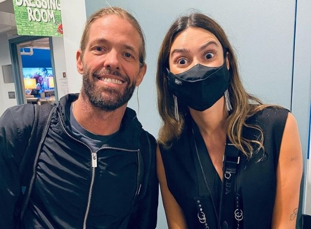 Thaila Ayla posta foto com Taylor Hawkins  Reprodução/Instagram