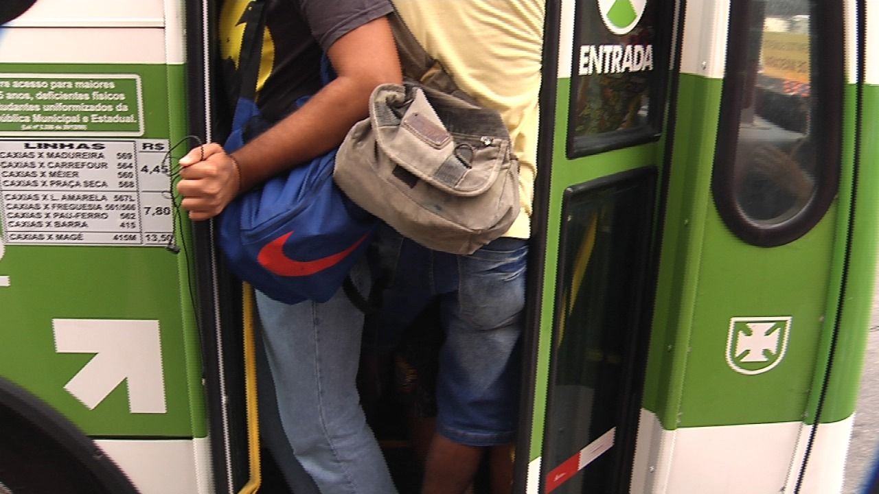 A superlotação nos ônibus foi registrada em toda a Capital Fluminense Reprodução