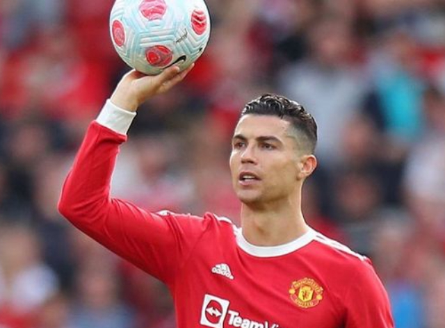 Cristiano Ronaldo pede para sair do Manchester United, diz jornal inglês
