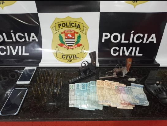 Homem é preso com armas, drogas e munição em Guaratinguetá Divulgação/ Polícia Civil