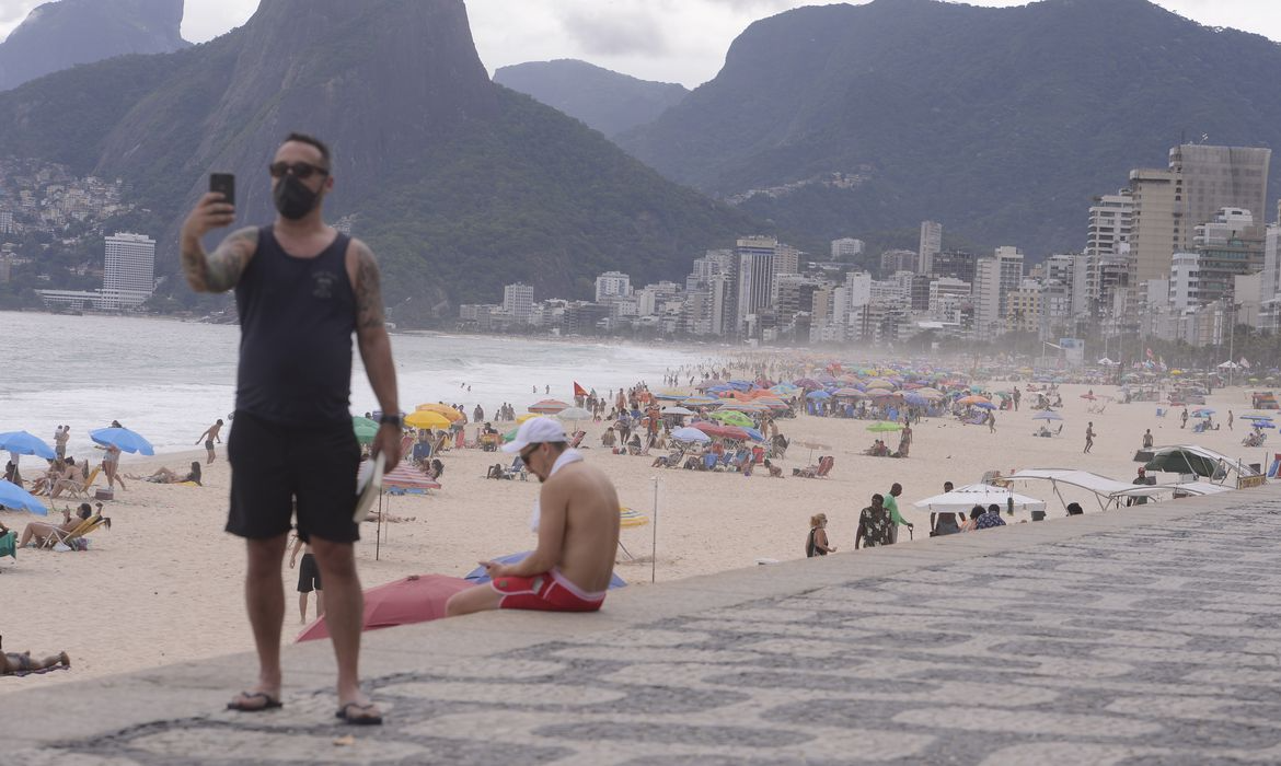 Máscara não é exigida em ambientes abertos da cidade desde outubro do ano passado Foto: Tomaz Silva/Agência Brasil 