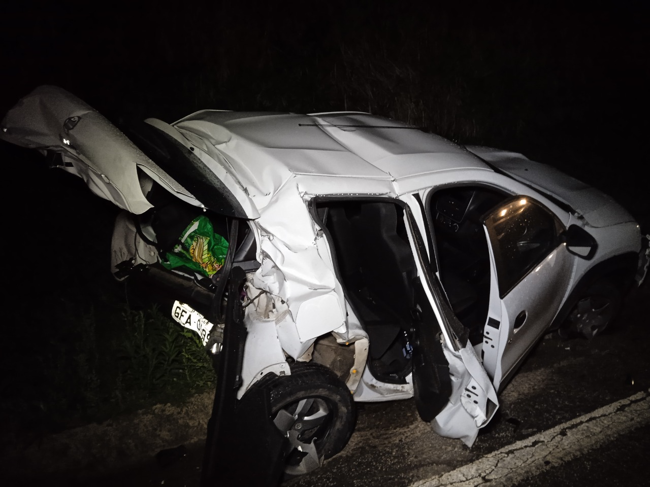 Acidente entre carro e caminhão deixa uma pessoa morta na Rodovia Santos Dumont Foto/Paulo Bernardino