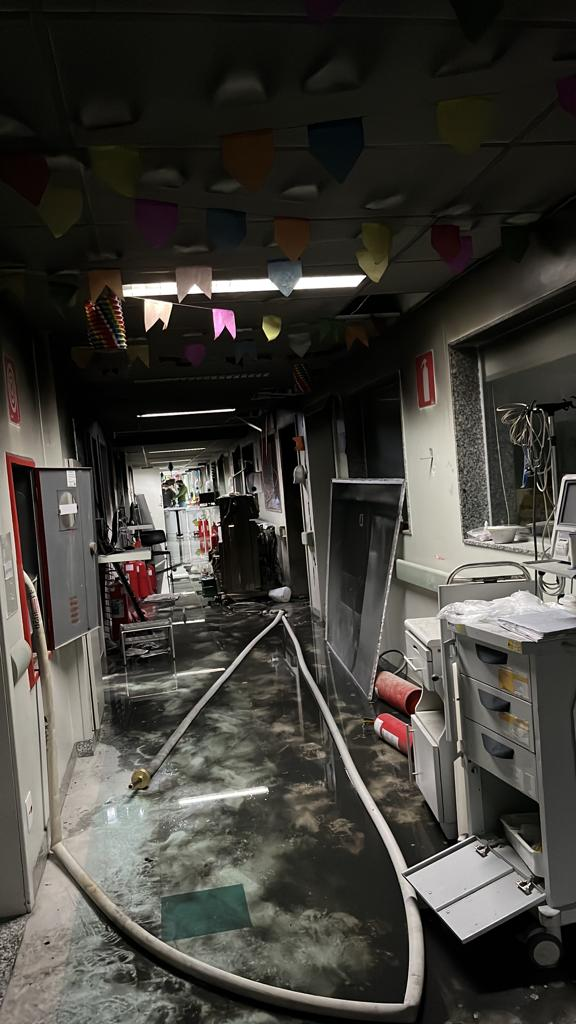 Interior da Santa Casa de Belo Horizonte fica destruído depois de incêndio