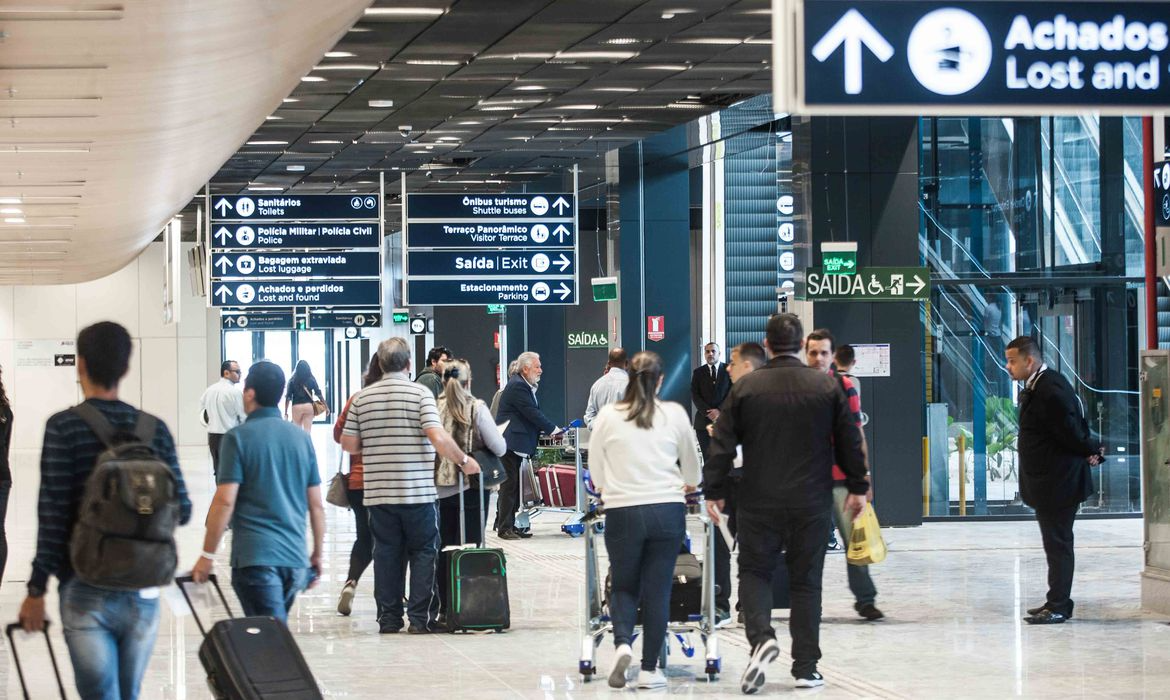 Pilotos e comissários de voo decretam greve nacional a partir de segunda (19) Reprodução/Agência Brasil