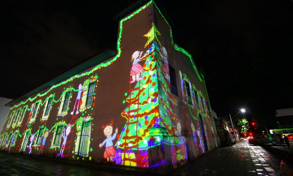  As imagens são projetadas na fachada da Igreja São Benedito Claudio Vieira/PMSJC