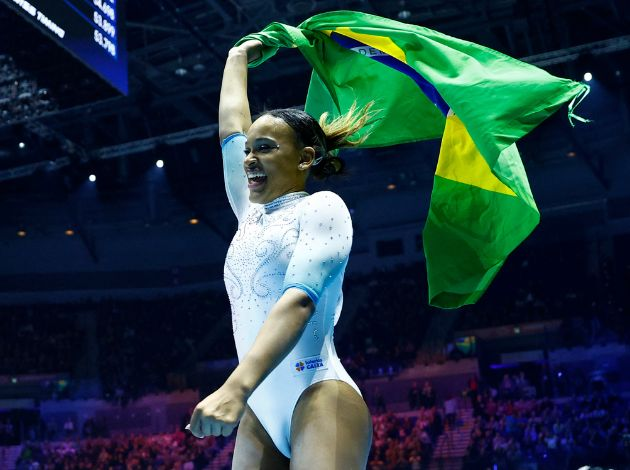 Rebeca Andrade se torna a 1ª brasileira campeã mundial individual de ginástica REUTERS/Andrew Boyers