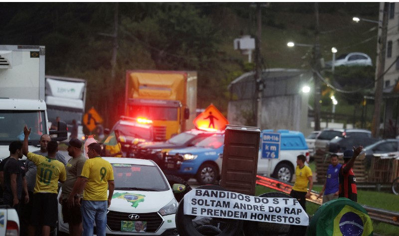 PRF faz 419 liberações de pistas no país, com 438 multas REUTERS/Pilar Olivares