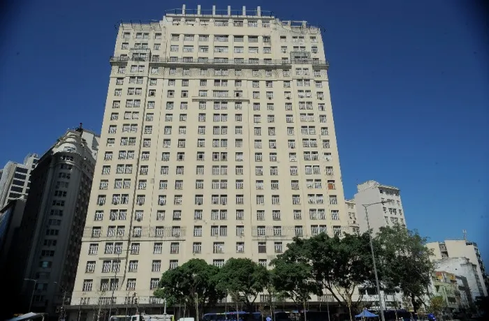Com custo de manutenção de R$ 2 milhões anuais, prédio está sem uso