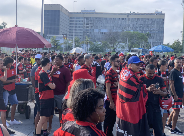 AeroFla: Flamengo embarca para final da Libertadores com apoio da torcida Reproduçã/Flazoeiro