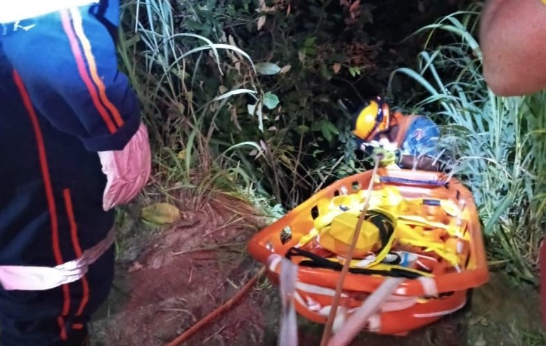 Vítimas foram socorridas pelo Corpo de Bombeiros  Divulgação/Corpo de Bombeiros 