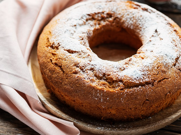 Bolo de iogurte no liquidificador fica fofinho e delicioso com açúcar mascavo Envato Elements