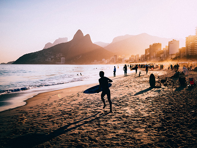 Orla do Rio de Janeiro registra movimentação intensa Unsplash