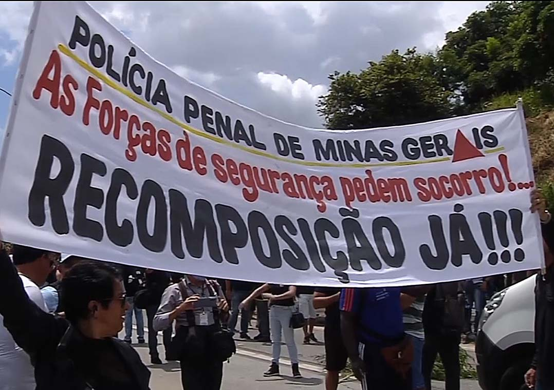 Greve de policiais completa um mês em MG Reprodução