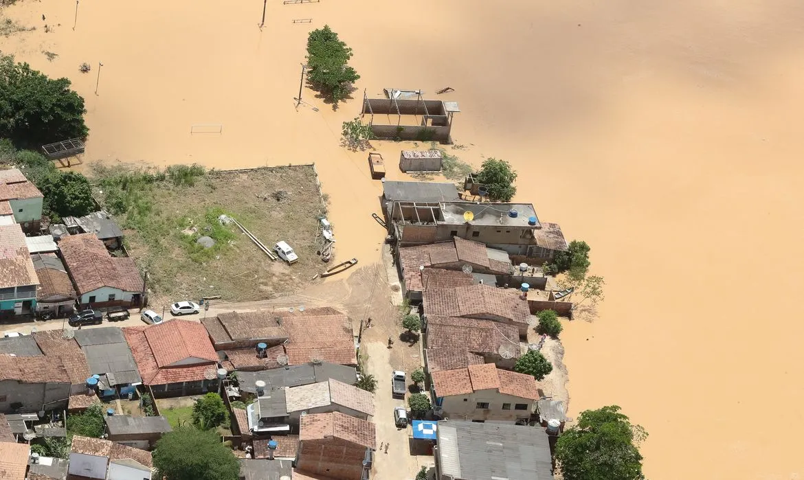 Bahia chega a 20 mortes por causa das enchentes