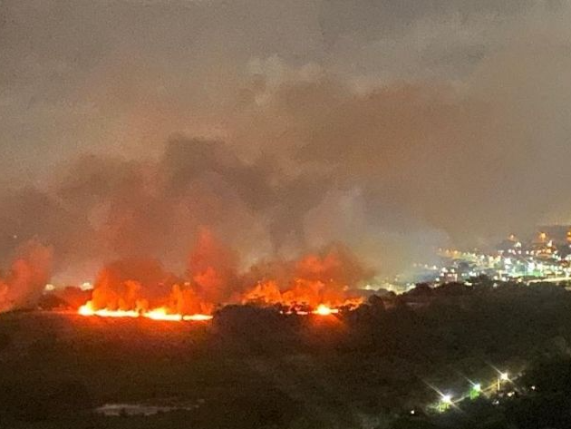 Chamas atingem a área de vegetação e parque do manguezal do Parque do Cocó Reprodução/Twitter