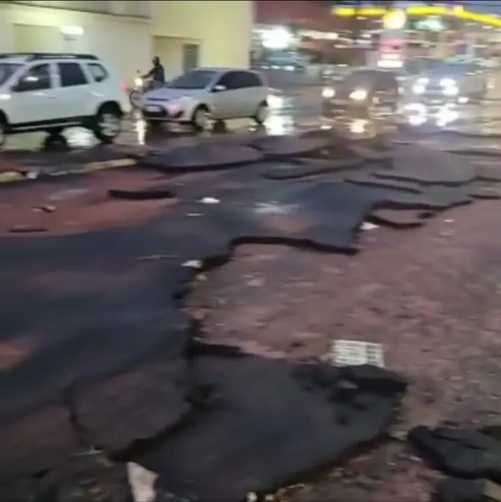 O temporal atingiu a cidade na noite de quarta-feira (9)