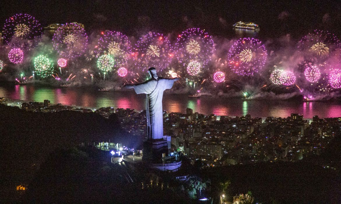 CONSTRUÍRAM O GOING MERRY EM COPACABANA 🤯 E essa é a última semana pr