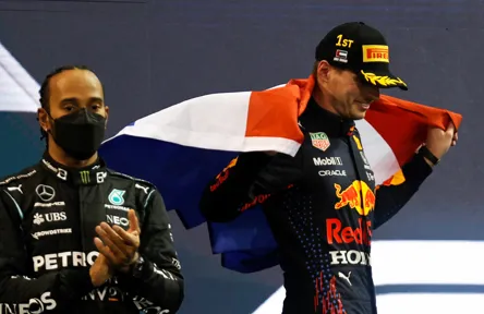 Verstappen levou a melhor contra Hamilton em final dramático