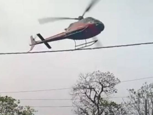 Em um vídeo que circula na internet, é possível ver o momento em que Adonis sobrevoa o batalhão da Polícia Militar de Bangu Foto: Reprodução/Redes Sociais 