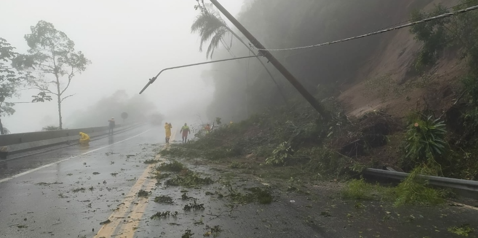 Após 30 horas de interdição, Rodovia dos Tamoios é liberada no trecho de serra Divulgação/Tamoios