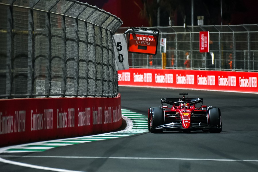 Monegasco da Ferrari perdeu a pole position após última tentativa de mexicano da Red Bull Scuderia Ferrari