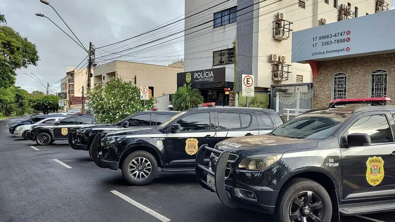 A polícia investiga os crimes de receptação e furto