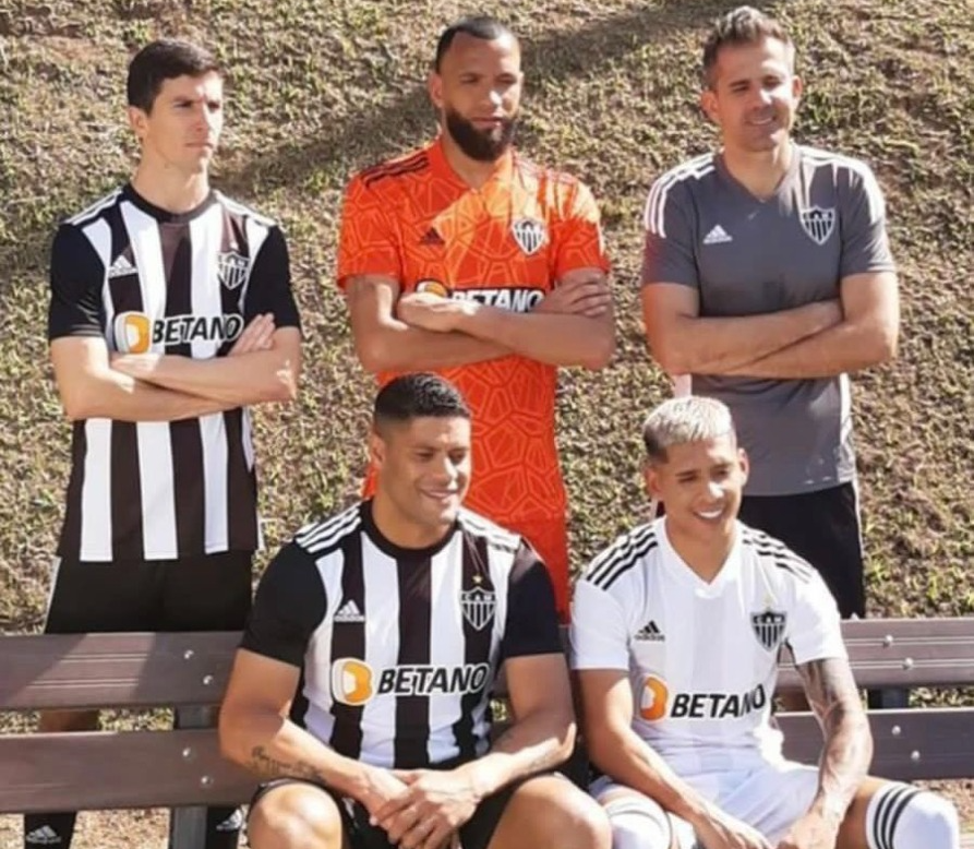 Foto com novas camisas do Atlético vaza na internet